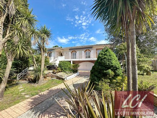 Casa di lusso a Biganos, Gironda