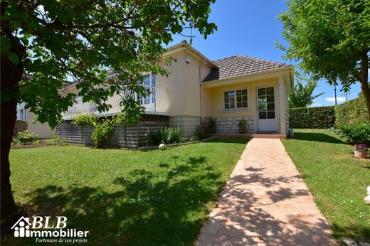 Πολυτελή κατοικία σε Les Essarts-le-Roi, Yvelines