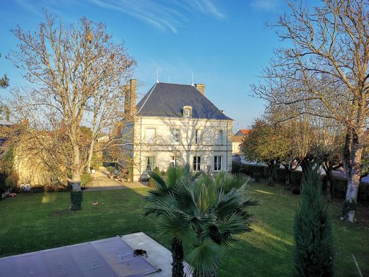 Luxe woning in Ouzilly, Vienne