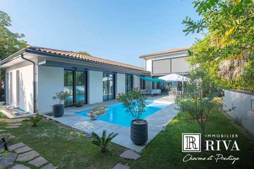 Luxury home in Camblanes, Gironde