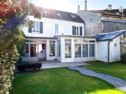 Luxus-Haus in Serris, Seine-et-Marne