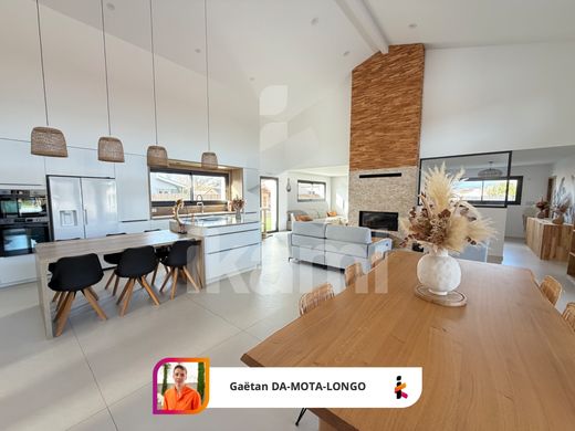 Luxury home in Mios, Gironde
