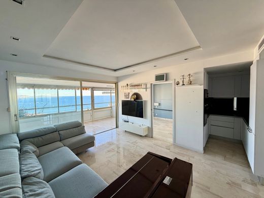 Apartment / Etagenwohnung in Villeneuve-Loubet, Alpes-Maritimes