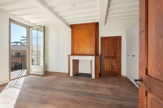 Apartment in Uzès, Gard