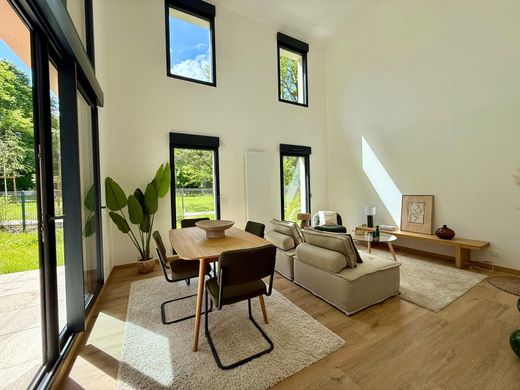 Apartment / Etagenwohnung in Pessac, Gironde