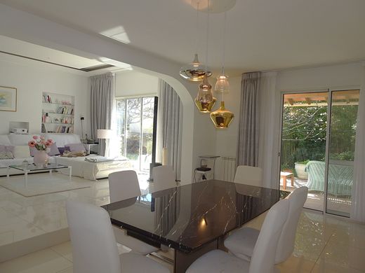 منزل ﻓﻲ Hyères, Var