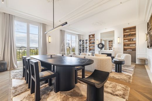 Apartment / Etagenwohnung in Tour Eiffel, Invalides – Ecole Militaire, Saint-Thomas d’Aquin, Paris