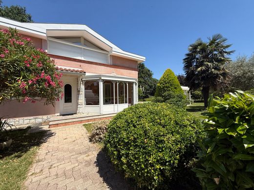 Villa in La Salvetat-Saint-Gilles, Upper Garonne