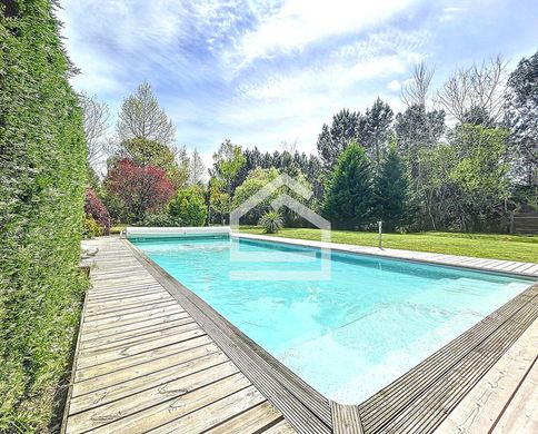 Luxury home in Arsac, Gironde