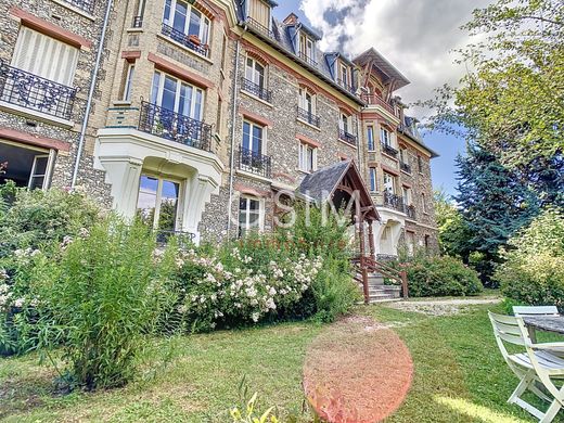 Appartamento a Garches, Hauts-de-Seine