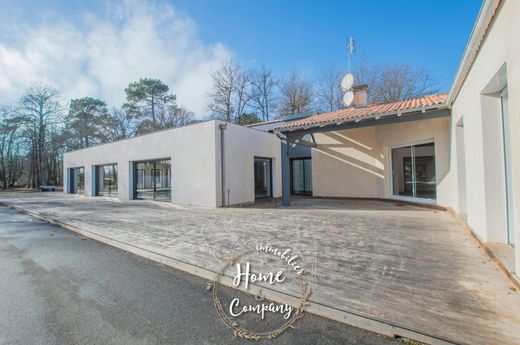 Luxury home in Étaules, Charente-Maritime