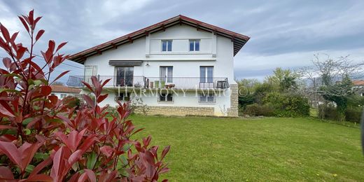 Luxe woning in Cambo-les-Bains, Pyrénées-Atlantiques