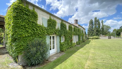 Casa di lusso a Mortagne-sur-Gironde, Charente-Maritime