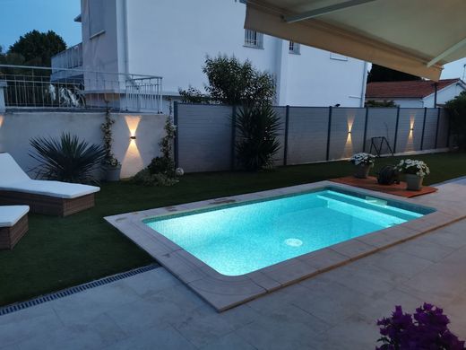 Villa in Cagnes-sur-Mer, Alpes-Maritimes