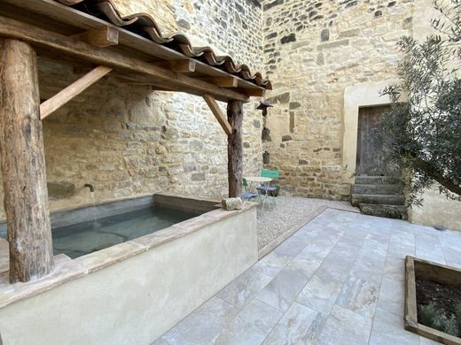 Πολυτελή κατοικία σε Uzès, Gard