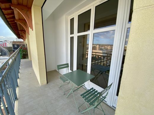 Apartment / Etagenwohnung in Vichy, Allier