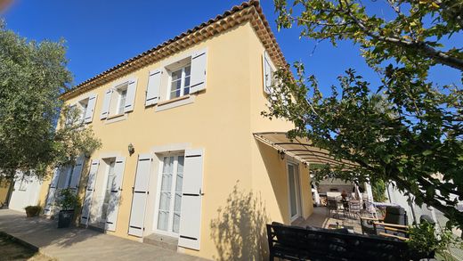 Luxe woning in Marignane, Bouches-du-Rhône