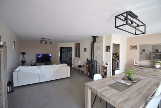 Πολυτελή κατοικία σε Aigrefeuille-sur-Maine, Loire-Atlantique