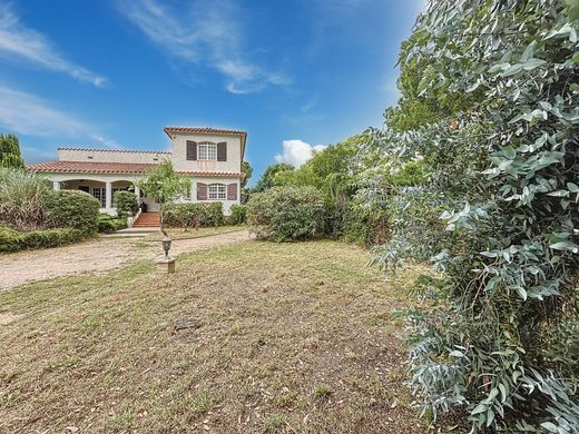 Вилла, Vilallonga dels Monts, Pyrénées-Orientales