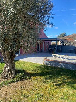 Villa in Labarthe-sur-Lèze, Upper Garonne