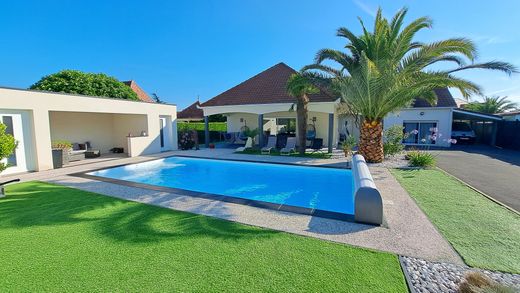 Casa di lusso a Lescar, Pirenei atlantici