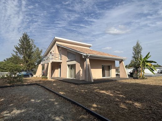 Luxe woning in Sainte-Eulalie, Gironde