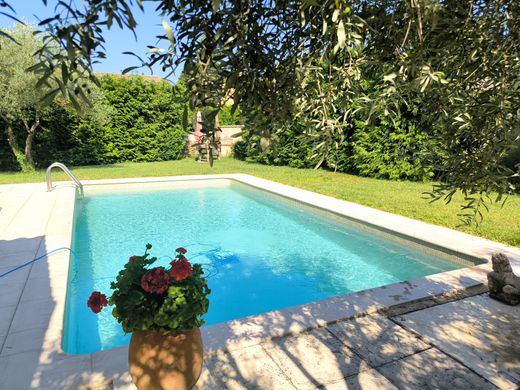 Вилла, Uzès, Gard