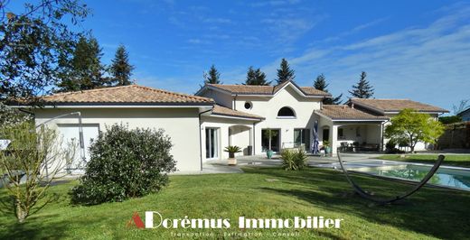 Luxury home in Latresne, Gironde