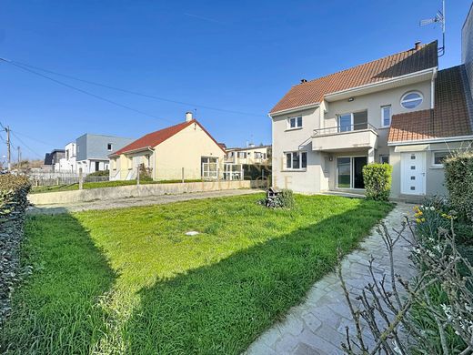 Luxury home in Cucq, Pas-de-Calais