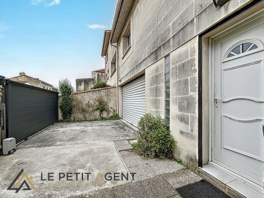 Luxury home in Le Bouscat, Gironde