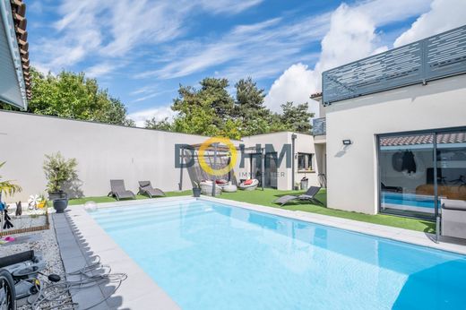 Casa de lujo en Monistrol-sur-Loire, Alto Loira