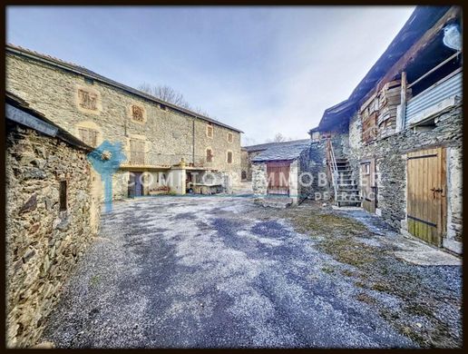 Landhaus / Bauernhof in Sainte-Léocadie, Pyrénées-Orientales