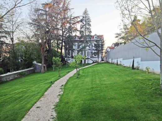 Luxus-Haus in Saint-Priest-en-Jarez, Loire