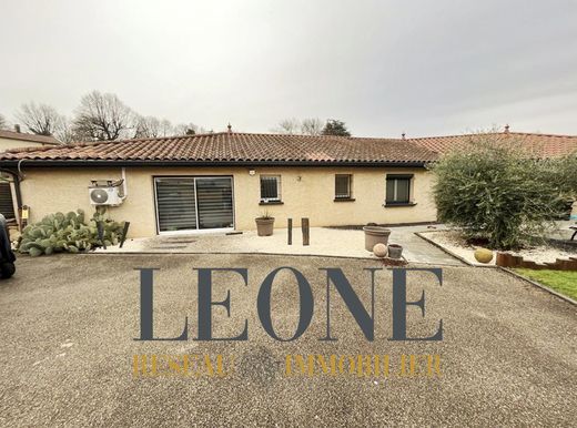 Luxury home in Massieux, Ain