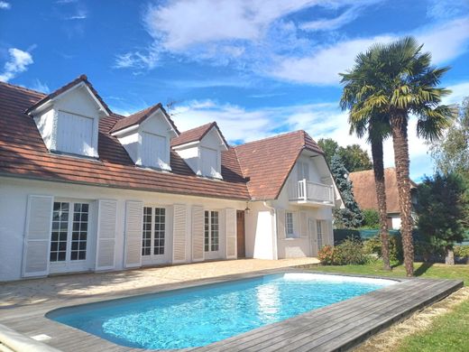 Casa di lusso a Lescar, Pirenei atlantici