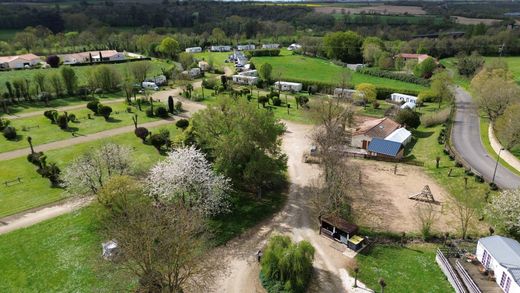 Участок, Airvault, Deux-Sèvres