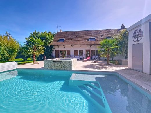 Demeure ou Maison de Campagne à Tournus, Saône-et-Loire