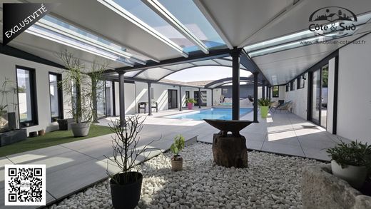 Luxury home in Breuil-Magné, Charente-Maritime