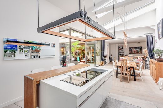 住宅  Montmartre, Abbesses, Grandes-Carrières, Paris