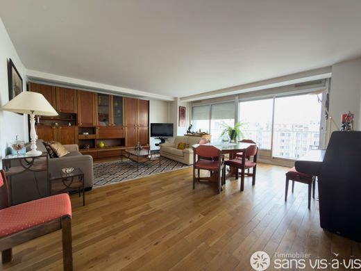 Apartment in Puteaux, Hauts-de-Seine