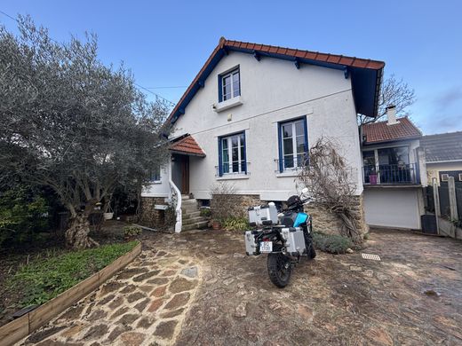 Luxury home in Sainte-Geneviève-des-Bois, Essonne