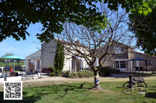 Maison de luxe à Ardillières, Charente-Maritime