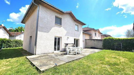 Luxury home in Saint-Genis-Pouilly, Ain