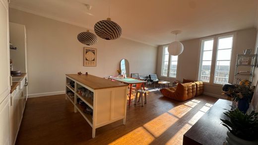 Apartment / Etagenwohnung in Bordeaux, Gironde