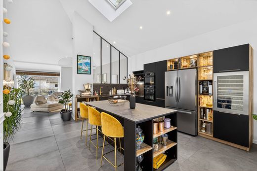 Apartment in Challes-les-Eaux, Savoy