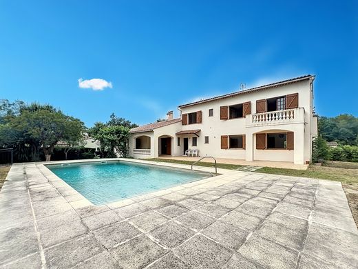 Roquefort-les-Pins, Alpes-Maritimesのヴィラ