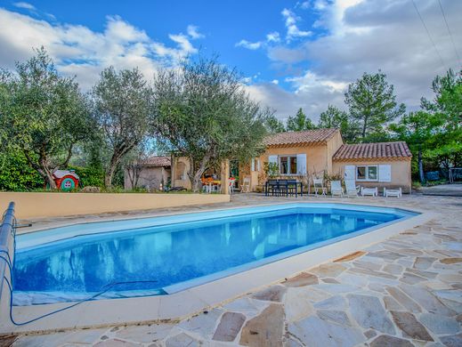 Luxury home in Solliès-Toucas, Var