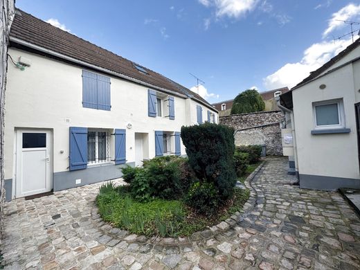 Plailly, Oiseの高級住宅