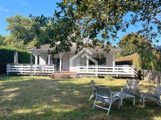 Luxury home in Hourtin, Gironde