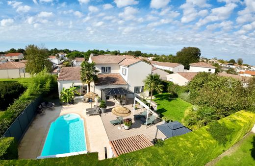 Luxury home in La Tremblade, Charente-Maritime